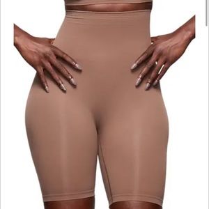 SKIMS Core Control Mid Thigh Shorts in Sienna Size 4X/5X